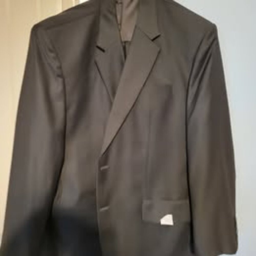 Gray Men's Suit Coat and Pants